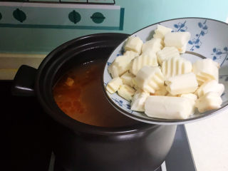 24、山药玉米排骨汤,加入山药，大火烧开后慢煲10分钟