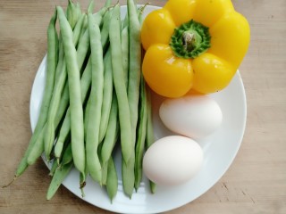 2、彩蛋四季豆,准备以上材料