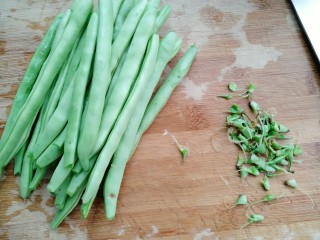 3、彩蛋四季豆,四季豆清冼干净去丝去头尾