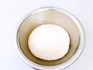 3、土豆酱肉丝卷饼,天气热，半个小时面团发酵完成。