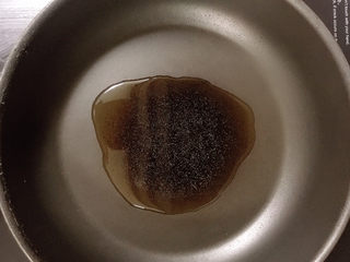 5、酱汁杏鲍菇,热锅冷油