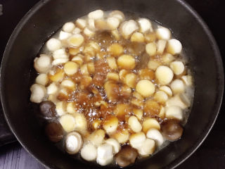 9、酱汁杏鲍菇,大火烧开