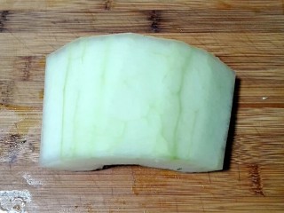 5、玫瑰腐乳冬瓜,切掉皮和瓜瓤