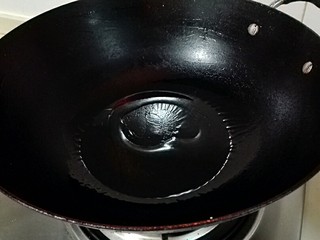 8、玫瑰腐乳冬瓜,锅热倒油下锅