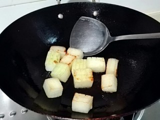 10、玫瑰腐乳冬瓜,煎黄翻面再煎黄