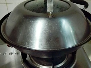 15、玫瑰腐乳冬瓜,盖锅盖小火烧至冬瓜发软