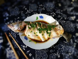 15、清蒸海鲈鱼,鲜美海鲈鱼非常嫩