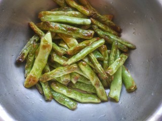 8、干煸芸豆,盛出待用