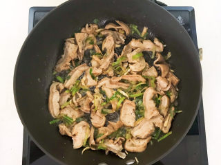 26、爆炒猪肚,翻炒均匀