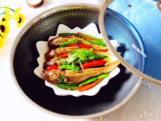 15、啤酒焖红蟹鱼,鲜美无比的啤酒炖红蟹鱼出锅咯。