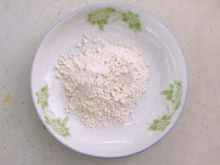 4、香煎鲫鱼,普通面粉