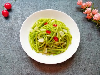 11、清炒茼蒿杆,色泽鲜艳味道好！