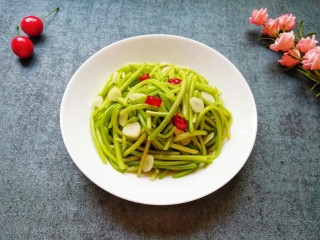 16、清炒茼蒿杆,成品。