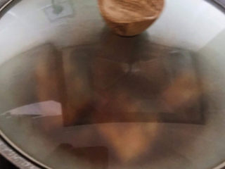 15、红烧鲅鱼,盖上锅盖，大火烧开后中火烧15分钟即可