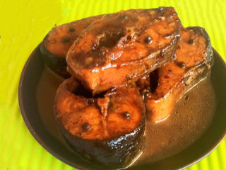 16、红烧鲅鱼,鲅鱼出锅了，红烧鲅鱼色泽红润，鱼肉鲜美，鲜香适宜~