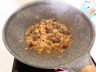 15、酸菜炖羊肉,酸菜炖羊肉做好了