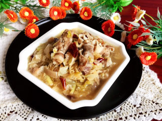 16、酸菜炖羊肉,酸菜炖羊肉味道鲜美，酸爽无比~