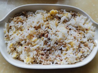 12、冬季滋补好时机,烤羊蝎子藜麦饭,炖汤的同时,将泡过的杂粮米和大米一起用电饭煲开煮。泡过的荞麦燕麦和藜麦煮出来的饭,口感太好了,白饭都吃得下。