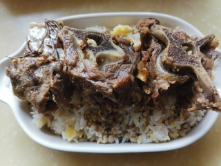 16、冬季滋补好时机,烤羊蝎子藜麦饭,装入烤碗,烤箱165度烤十分钟