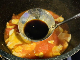 13、鸡蛋西红柿打卤面,加少许生抽；