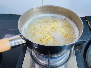 7、小米海参粥,大火煮开五分钟