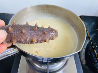 9、小米海参粥,放入海参