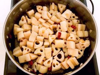 13、醋溜藕片,加入1大勺紫林陈醋