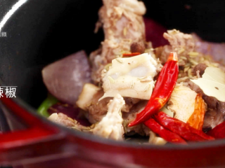 15、酱香羊蝎子-美颜补钙身体棒,适量干辣椒