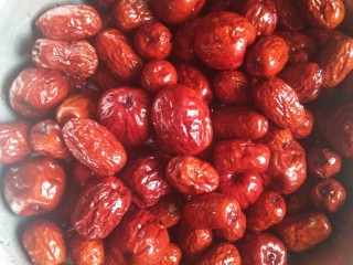 1、自制姜枣膏,红枣洗净