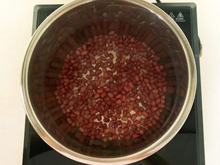 10、祛湿养生粥  赤豆甘薯糯米粥,大火烧开后小火煮20分钟