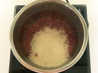 11、祛湿养生粥  赤豆甘薯糯米粥,加入糯米，烧开后煮15分钟