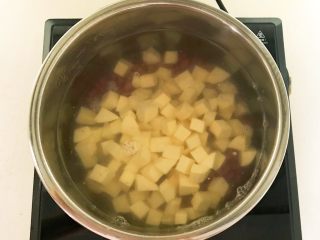 12、祛湿养生粥  赤豆甘薯糯米粥,加入甘薯