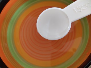 10、冰爽酸辣意面,加雪碧拌匀