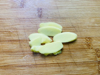 4、排骨冬瓜汤,姜片