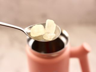 10、核桃花生红枣露,再加入冰糖，不喜欢吃冰糖的，可以加白糖和蜂蜜，看个人口味。