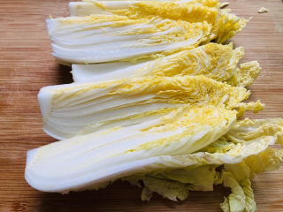 5、高汤娃娃菜,娃娃菜切六瓣