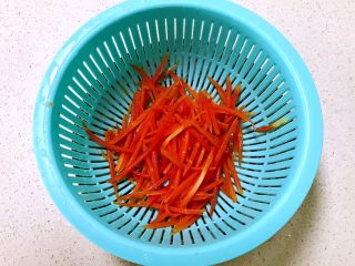 8、韩式石锅拌饭,捞出来用冷水过凉