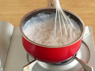 6、12m+草莓小方,搅拌至上图这种糊状就可以出锅了~