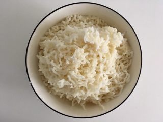 9、薏米红豆山药糕,山药压成茸