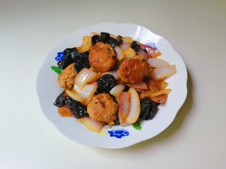 24、洋葱木耳烧肉圆,非常香