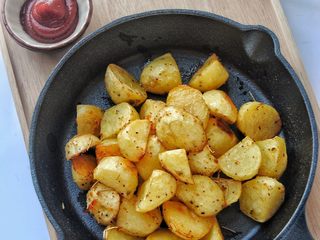 13、迷迭香辣土豆,成品，很好吃，追剧好手