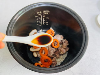 17、香菇排骨粥,一勺生抽