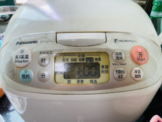 21、香菇排骨粥,摁煮粥功能键约60分钟