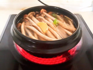 17、茶树菇排骨汤,调匀即可，茶树菇排骨汤就做好了~