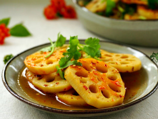 14、酸辣藕片,酸辣脆爽的藕片，十分开胃。