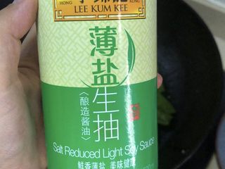 11、荷兰豆炒虾仁,少许生抽调味