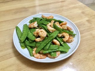 14、荷兰豆炒虾仁,盛盘即可食用啦