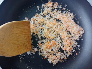 20、宝宝辅食～鲜虾松,小火翻炒，别糊了