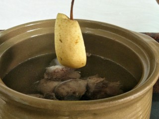 10、#一碗汤#清燥润肺汤,放入雪梨