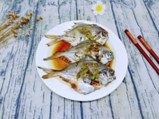 13、#感恩节食谱#清蒸鲳鱼,味道极其鲜美。